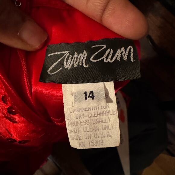 Zum Zum by Niki Livas Red Lace Halter Dress - Picture 4 of 4